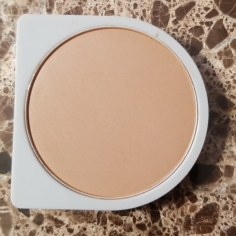 Bronze 708: Dual-Coverage Powder Foundation